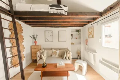 Coin salon dans l'établissement Cité des Fleurs Paris17- Cozy Junior OneBedroom-4p