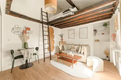 Coin salon dans l'établissement Cité des Fleurs Paris17- Cozy Junior OneBedroom-4p
