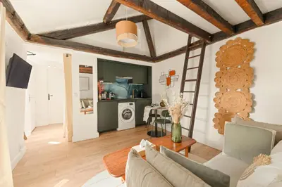 Cuisine ou kitchenette dans l'établissement Cité des Fleurs Paris17- Cozy Junior OneBedroom-4p