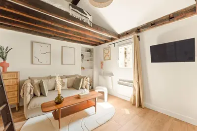 Coin salon dans l'établissement Cité des Fleurs Paris17- Cozy Junior OneBedroom-4p