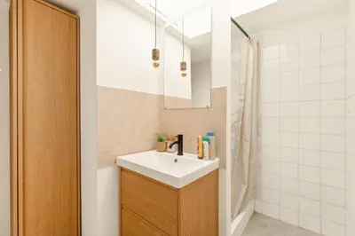 Salle de bains dans l'établissement Cité des Fleurs Paris17- Cozy Junior OneBedroom-4p