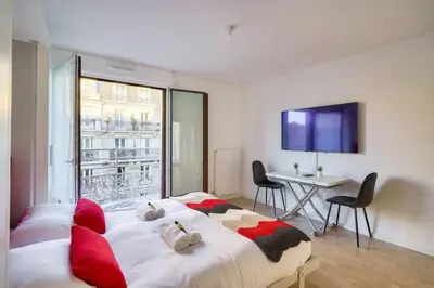 Un ou plusieurs lits dans un hébergement de l'établissement Bel appartement avec balcon