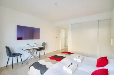 Un ou plusieurs lits dans un hébergement de l'établissement Bel appartement avec balcon