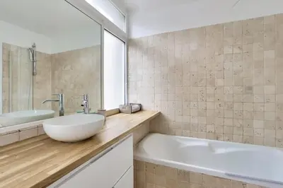 Salle de bains dans l'établissement Magnifique appartement proche Champs-Elysees