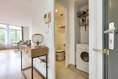 Cuisine ou kitchenette dans l'établissement Magnifique appartement proche Champs-Elysees