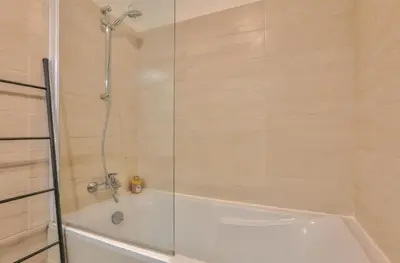 Salle de bains dans l'établissement Bel appartement au coeur du 8eme arrondissement