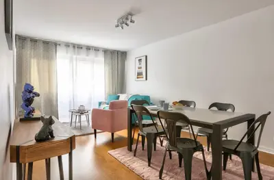 Coin salon dans l'établissement Bel appartement au coeur du 8eme arrondissement