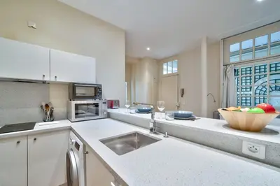 Cuisine ou kitchenette dans l'établissement Charmant appartement a Saint Germain
