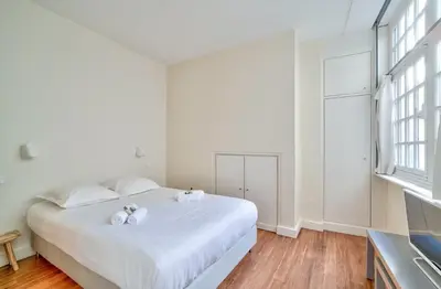 Un ou plusieurs lits dans un hébergement de l'établissement Charmant appartement a Saint Germain