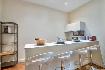 Cuisine ou kitchenette dans l'établissement Charmant appartement a Saint Germain