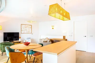 Télévision ou salle de divertissement dans l'établissement Superbe Duplex neuf - Paris 16