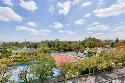 Vue panoramique sur l'établissement Roland Garros Bel appartement au coeur du 16