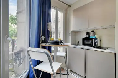 Cuisine ou kitchenette dans l'établissement Chic Studio - 2P - Porte Saint-Martin