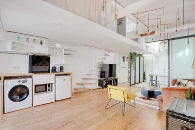 Cuisine ou kitchenette dans l'établissement Spacious apartment 2BR 4P – République