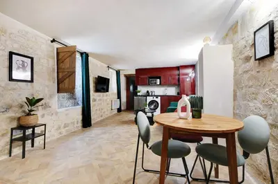 Cuisine ou kitchenette dans l'établissement A jewel in the heart of the Marais- 4P 1BDR- Paris