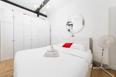 Un ou plusieurs lits dans un hébergement de l'établissement Confortable appartement equipe Sacre coeur - 4P