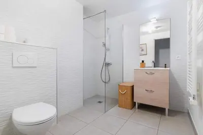 Salle de bains dans l'établissement Appartement lumineux avec terrasse Courbevoie - 4P
