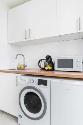 Cuisine ou kitchenette dans l'établissement 2 pieces renovee a neuf Paris 5 - 4P