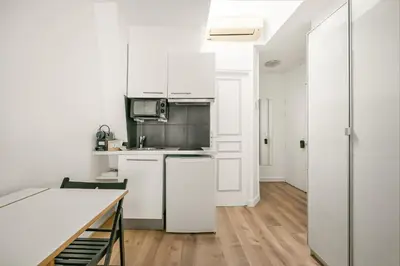 Cuisine ou kitchenette dans l'établissement Le Cloud - Paris Centre - Métro 5 - Wifi - 2 prs