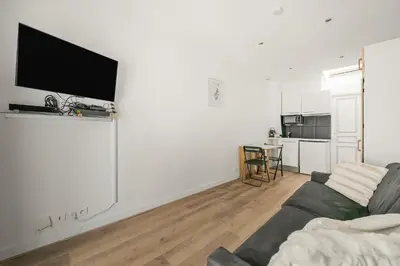 Cuisine ou kitchenette dans l'établissement Le Cloud - Paris Centre - Métro 5 - Wifi - 2 prs