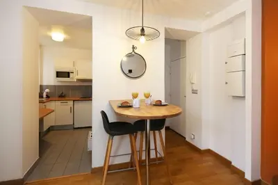 Cuisine ou kitchenette dans l'établissement 302 sejournez dans un studio de charme paris 5
