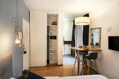 Télévision ou salle de divertissement dans l'établissement 405 - sejour romantique dans un studio de Paris 5
