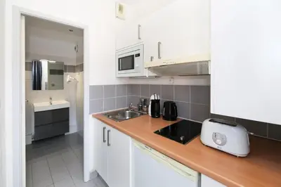 Cuisine ou kitchenette dans l'établissement 405 - sejour romantique dans un studio de Paris 5