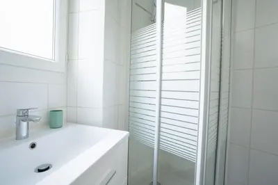 Salle de bains dans l'établissement Appartement voltaire refait a neuf - 2P paris 11