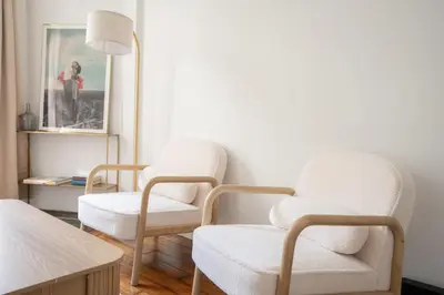 Coin salon dans l'établissement Appartement voltaire refait a neuf - 2P paris 11