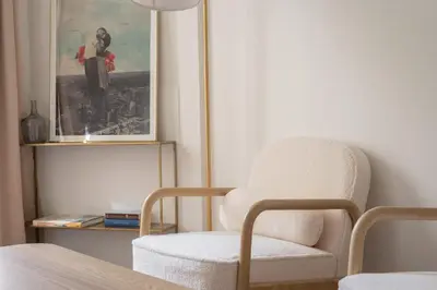Coin salon dans l'établissement Appartement voltaire refait a neuf - 2P paris 11