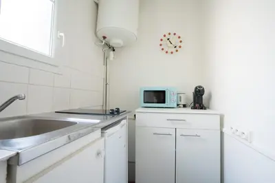 Cuisine ou kitchenette dans l'établissement Appartement voltaire refait a neuf - 2P paris 11