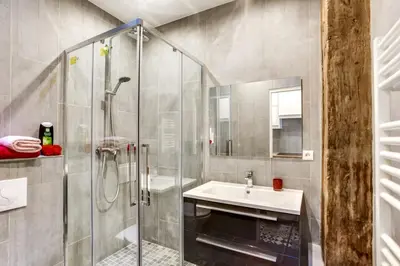 Salle de bains dans l'établissement Appartement Cosy Rue de la Chaussee d'Antin - 4P