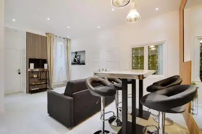 Télévision ou salle de divertissement dans l'établissement Appartement familial cosy a Paris 3 Proche Marais