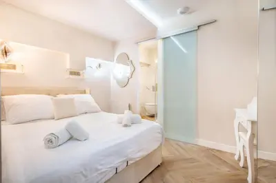 Un ou plusieurs lits dans un hébergement de l'établissement Magnifique 3 chambres 3 SDE avec Clim et Jacuzzi