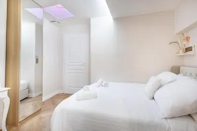 Un ou plusieurs lits dans un hébergement de l'établissement Magnifique 3 chambres 3 SDE avec Clim et Jacuzzi