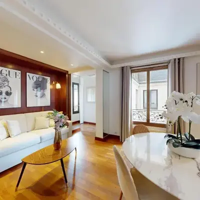Avenue Montaigne - Prime Location
