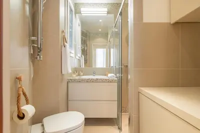 Salle de bains dans l'établissement Elegant Parisian Stay - Steps to Opéra, Lafayette & Dining