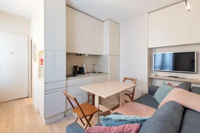 Cuisine ou kitchenette dans l'établissement Elegant Parisian Stay - Steps to Opéra, Lafayette & Dining