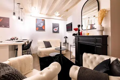 Coin salon dans l'établissement Artist apartment Latin Quarter