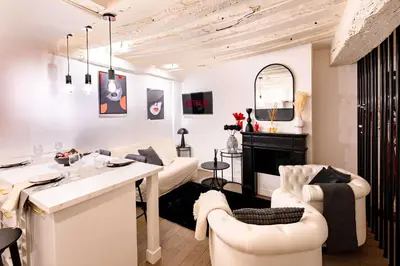 Coin salon dans l'établissement Artist apartment Latin Quarter