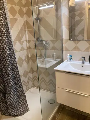 Salle de bains dans l'établissement Montparnasse