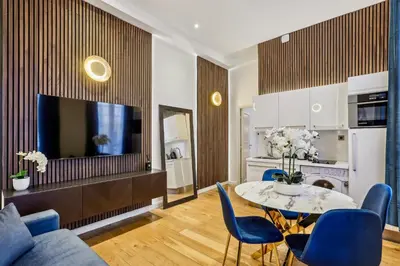 Cuisine ou kitchenette dans l'établissement Prime Location - Orsay - Chic Apartment