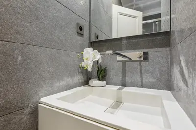 Salle de bains dans l'établissement Prime Location - Orsay - Chic Apartment
