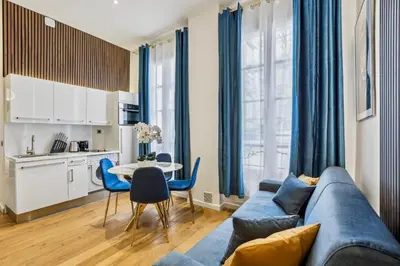 Cuisine ou kitchenette dans l'établissement Prime Location - Orsay - Chic Apartment