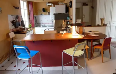Cuisine ou kitchenette dans l'établissement Charming 3-room bright Canal Saint-Martin