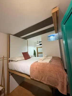 Un ou plusieurs lits dans un hébergement de l'établissement Studio for Two - Perfect Location close to metro