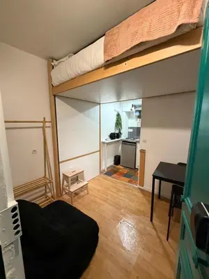 Cuisine ou kitchenette dans l'établissement Studio for Two - Perfect Location close to metro