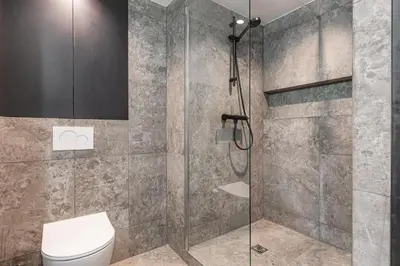 Salle de bains dans l'établissement Elegant bright and air-conditioned 2 Bedroom apartment in Bastille