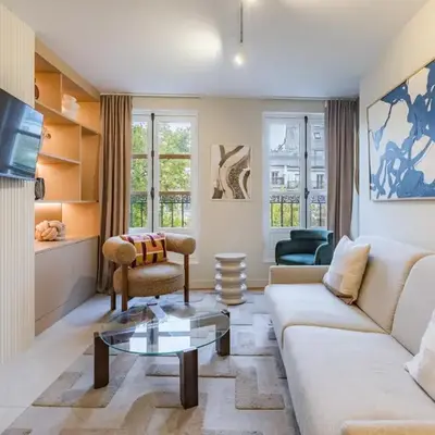 Elegant bright and air-conditioned 2 Bedroom apartment in Bastille