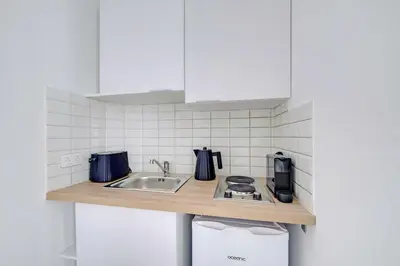 Cuisine ou kitchenette dans l'établissement Charming studio - AC- 2P- Sentier